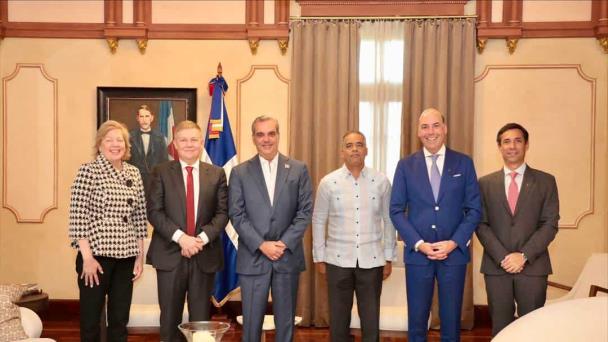 CEO global de Scotiabank y el presidente Abinader dialogan sobre nueva visión del banco