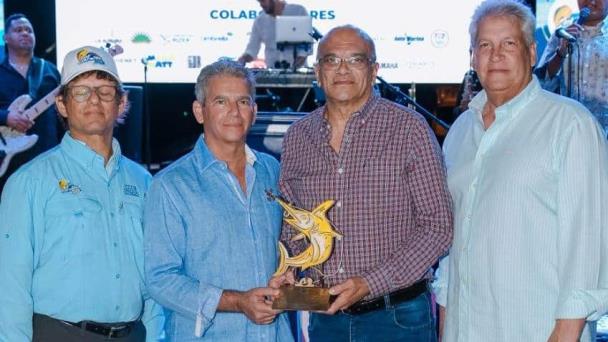 Náutico Santo Domingo reconoce labor de Jorge Torres