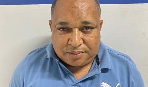 Presentación periódica a hombre que vendió fuegos artificiales utilizados en carnaval de Salcedo