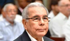 Danilo Medina encabeza comitiva del PLD en velatorio del diputado Julio Brito