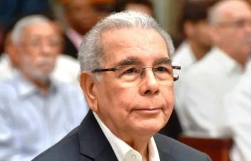 Danilo Medina encabeza comitiva del PLD en velatorio del diputado Julio Brito