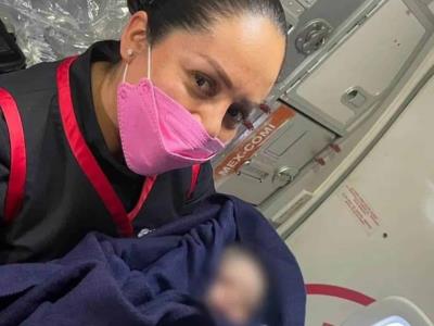 Mujer da a luz en un avión de Aeroméxico