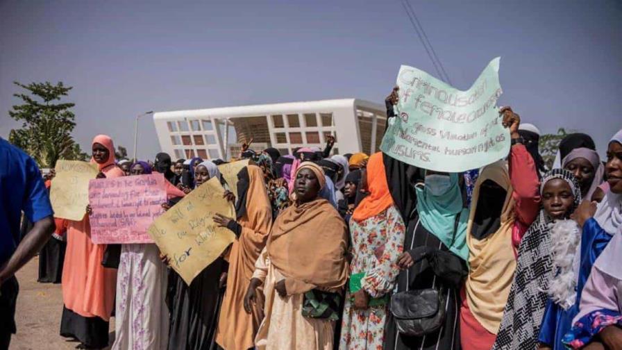 Gambia podría volver a permitir la ablación genital femenina