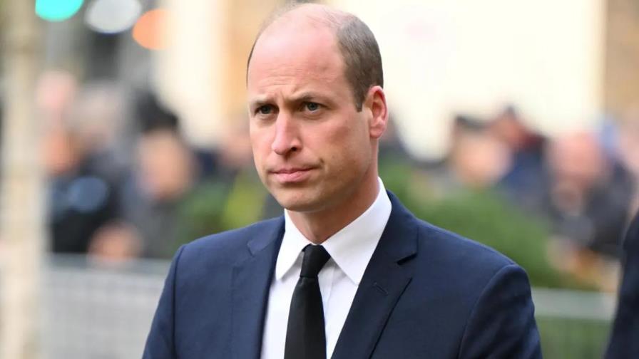 El príncipe William asiste a primer acto oficial tras la reaparición de Kate