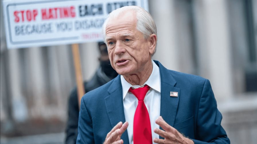 El exasesor de Trump Peter Navarro, sale de prisión y va rumbo a la Convención en Milwaukee