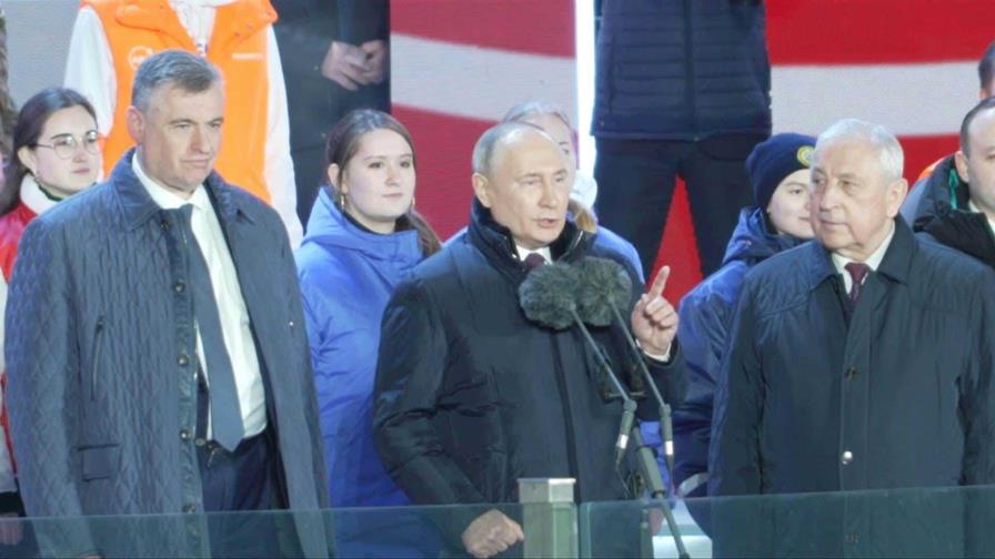 Putin hace una aparición pública en la plaza Roja tras presidenciales criticadas por Occidente