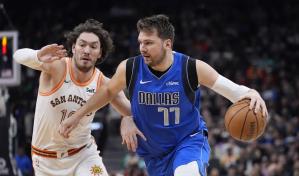Irving, Doncic lideran la victoria de Mavericks ante Spurs