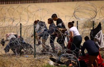 Una corte de apelaciones estudia la legalidad de la polémica nueva ley migratoria de Texas