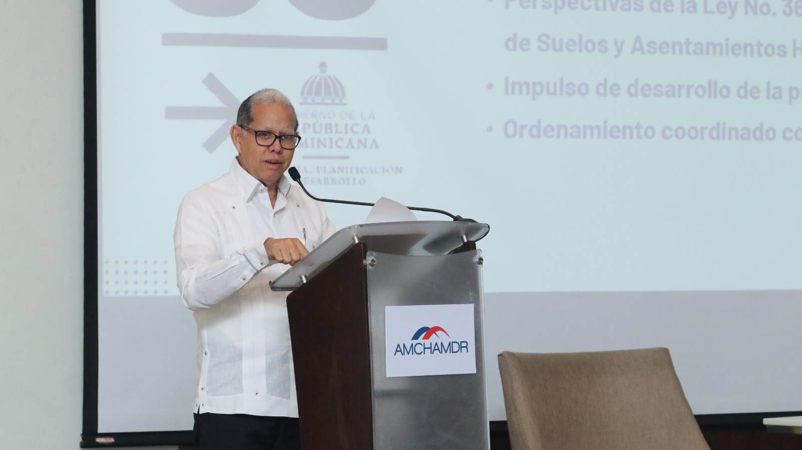 Presidente de Amchamdr, Edwin De los Santos.