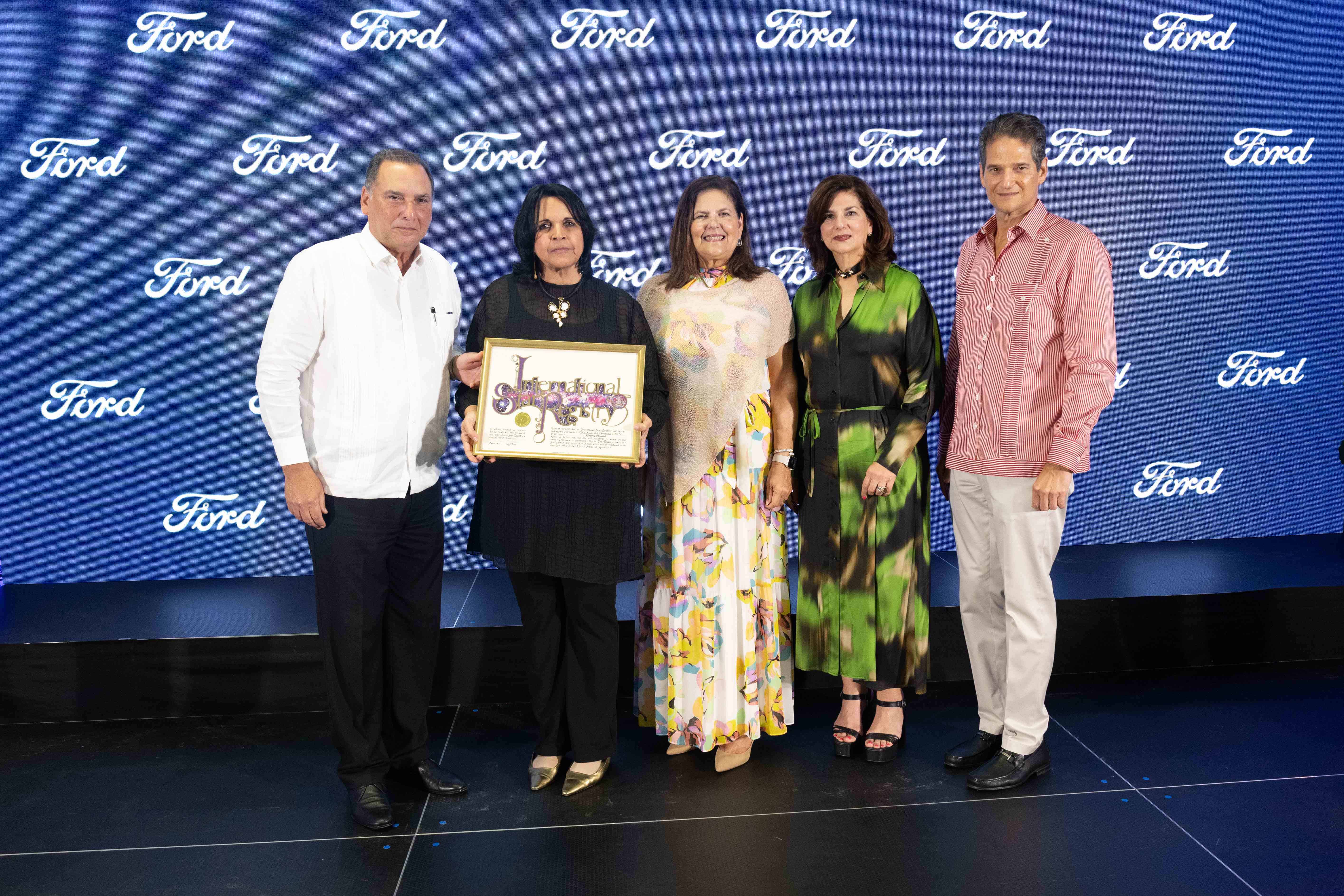 Minou Tavárez Mirabal recibió el galardón póstumo a las hermanas Mirabal.