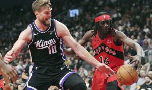 Sabonis alcanza 24to triple-doble; Kings vencen a unos limitados Raptors, 123-89
