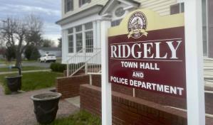 Pueblo en Maryland suspende a toda su fuerza policial