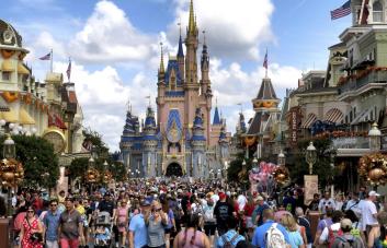 Abogados tratan de impedir que funcionarios nombrados por DeSantis declaren en demanda contra Disney