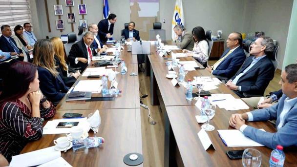 Aprueban permisos de instalación de 10 empresas y dos parques de zonas francas