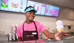 Multan a tienda de helados de Baskin Robbins por violación laboral a 64 menores de edad