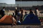 Migrantes acampan en la frontera de México entre el caos generado por la ley SB4 de Texas Migrantes acampan en la frontera de México entre el caos generado por la ley SB4 de Texas