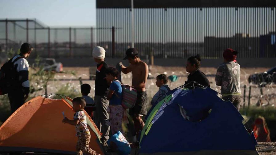 Migrantes acampan en la frontera de México entre el caos generado por la ley SB4 de Texas
