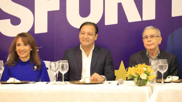 Danilo Medina anima a peledeístas a “conquistar votos con el corazón”