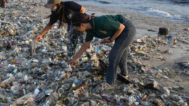 Asunción sensibiliza a los viajeros sobre el manejo de residuos en el Día de la Tierra
