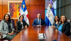 Henry Molina reafirma compromiso con protección derechos de la mujer ante situaciones de desigualdad