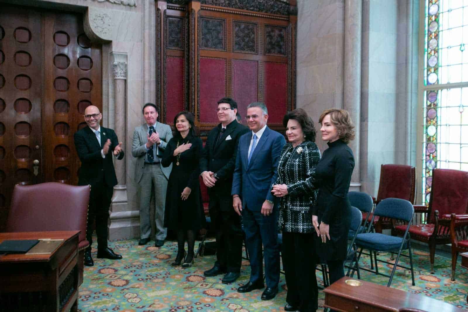 Familia Brache en el pleno del Senado