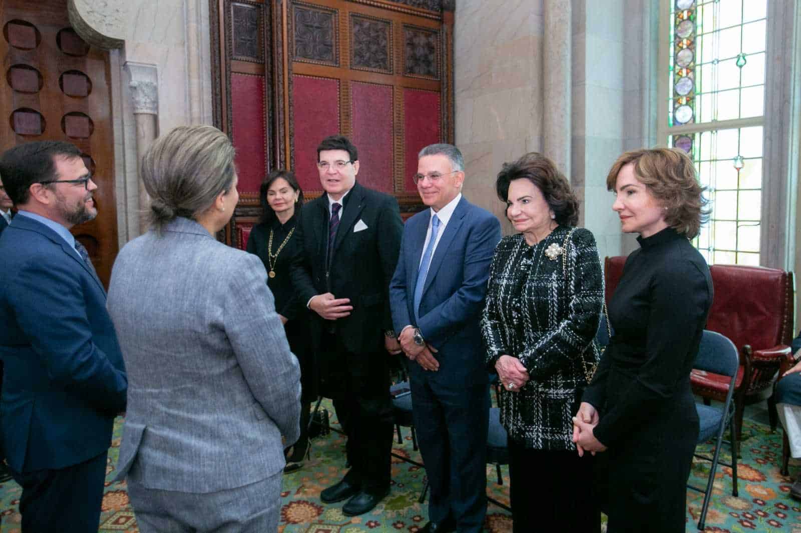 Familia Brache en el pleno del Senado