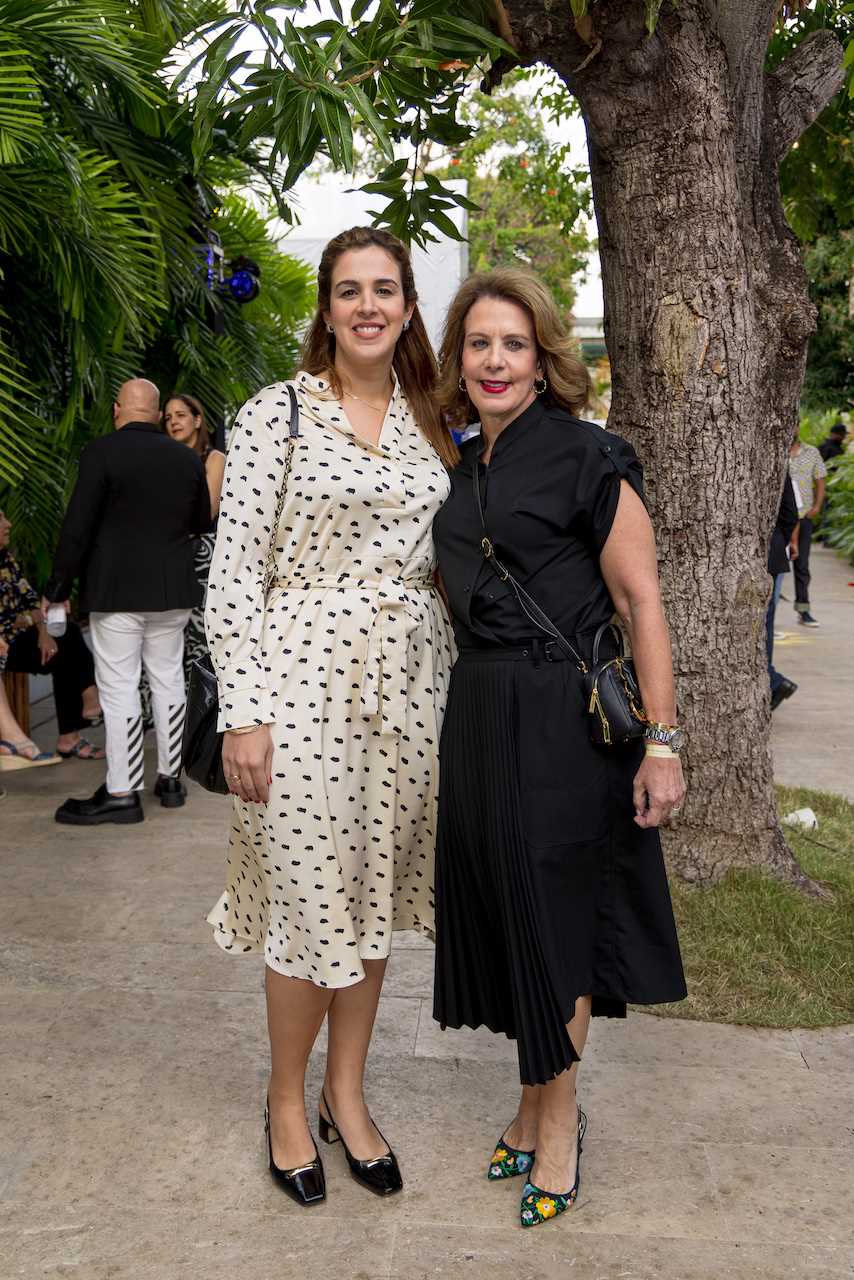  Natalia Torres y Clarissa de Torres.