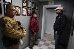 Agentes policiales de Texas se preguntan cómo implementarán ley de detención de migrantes Agentes policiales de Texas se preguntan cómo implementarán ley de detención de migrantes