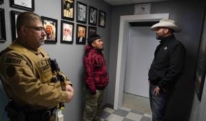 Agentes policiales de Texas se preguntan cómo implementarán ley de detención de migrantes
