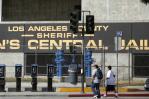 Falta de autobuses impide que reclusos de prisiones de Los Ángeles comparezcan ante tribunales