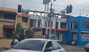 Sem&aacute;foro de avenida Los Pr&oacute;ceres tiene d&iacute;as apagado y causa caos en horas pico