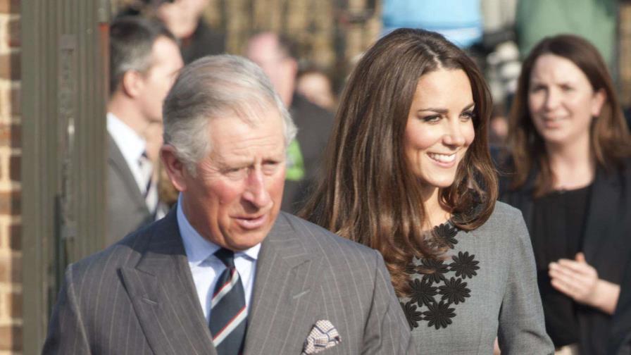 Carlos III dice estar orgulloso por la valentía de Kate Middleton tras diagnóstico de cáncer