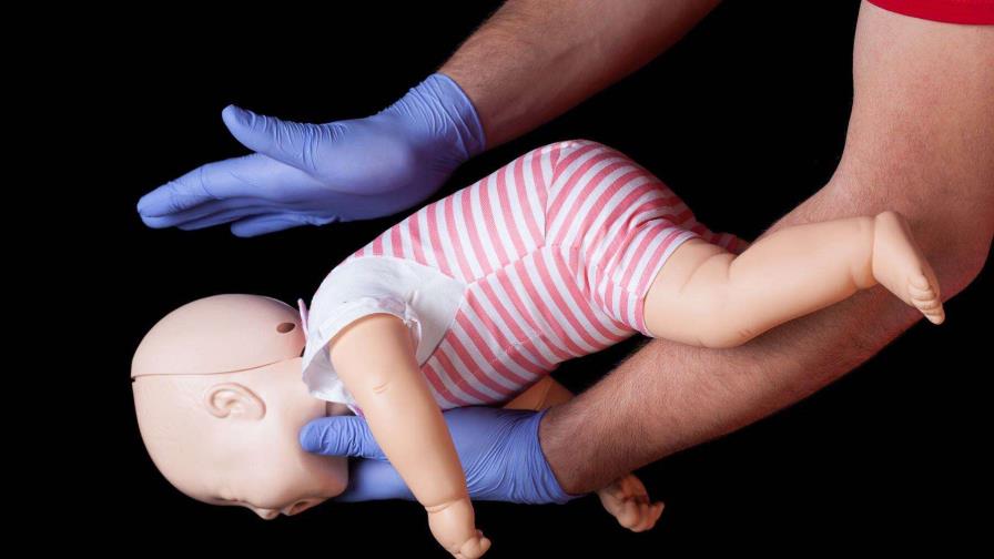Cómo prevenir casos de asfixia por atragantamiento en bebés