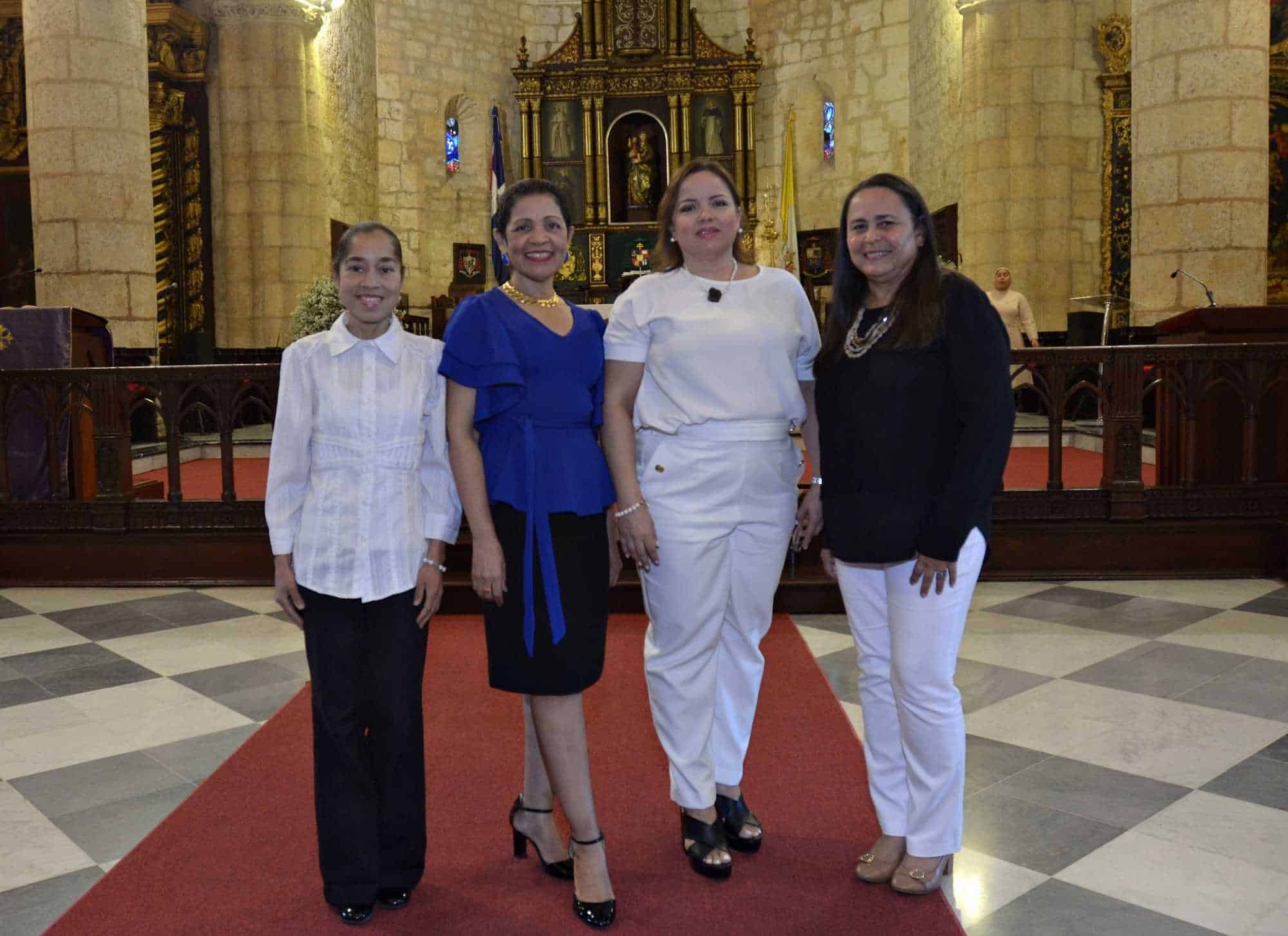 María Mercedes, Mayra Contreras, Sinthia Sánchez y Yosarah Fernández.
