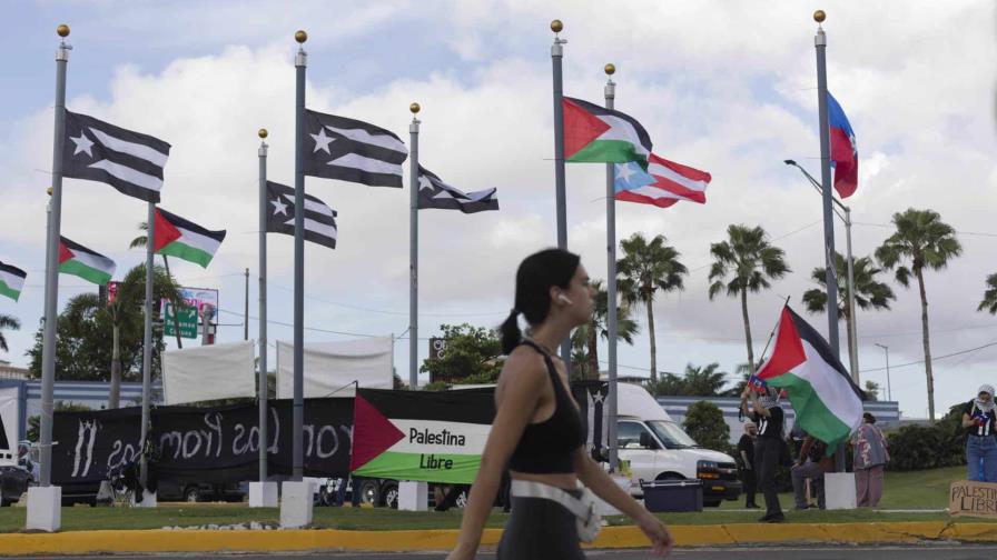 Realizan una protesta simbólica en San Juan en contra de la visita de Kamala Harris