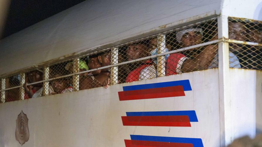 Continúa el traslado de presos del penal La Victoria a otros centros carcelarios tras incendio