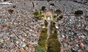 Negocio en torno a la muerte: cementerios públicos acaparados por vivos y sin espacio para  muertos