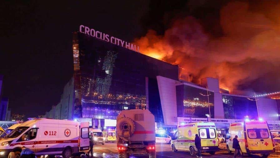 Rusia califica de sangriento atentado terrorista el tiroteo en una sala de conciertos de Moscú