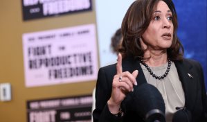 Kamala Harris culpa a Trump por una ley de aborto en Arizona de hace dos siglos