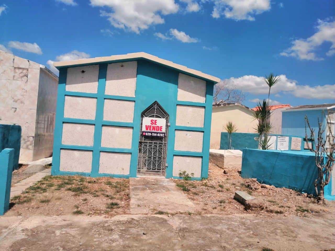 Un panteón en venta en el cementerio Cristo Salvador.