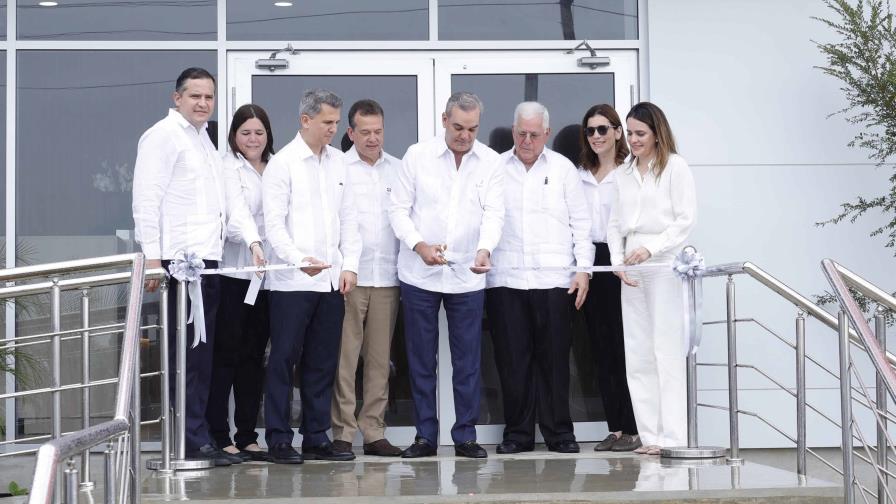 Presidente Abinader asiste a inauguración de planta de Laboratorios Mallén