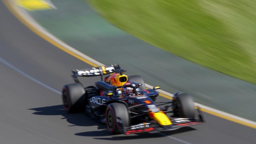 Verstappen saldrá desde la pole en Australia, seguido de Carlos Sainz y Sergio Pérez