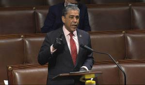 Congresista Adriano Espaillat introduce la innovadora Ley del Derecho a Saber de los Viajeros Aéreos