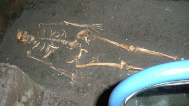 Primer caso de microplásticos infiltrados en restos arqueológicos