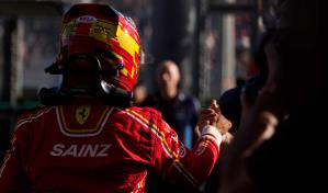 Verstappen sigue en cabeza pero Carlos Sainz amenaza