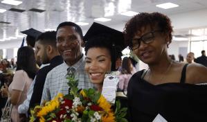 La PUCMM gradúa un nuevo grupo de profesionales en distintas áreas; las mujeres representan el 63%