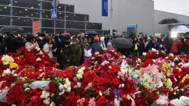 Jornada de duelo nacional en Rusia tras ataque en Moscú que dejó más de 130 muertos