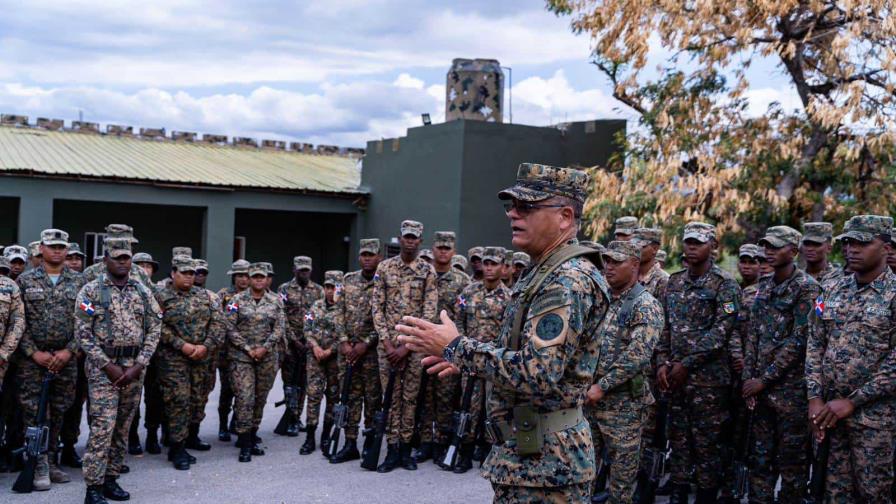 Comandante del Ejército inspecciona la zona sur y suroeste de la frontera con Haití