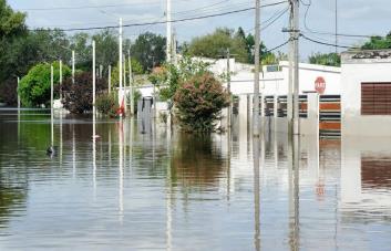 Más de 6,000 personas desplazadas por las inundaciones en Uruguay