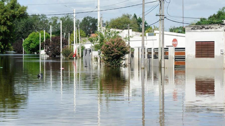 Más de 6,000 personas desplazadas por las inundaciones en Uruguay